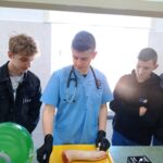 Uczniowie szkół podstawowych na panelach edukacyjnych 5