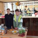 Uczniowie szkół podstawowych podczas zajęć z zakresu gastronomii3