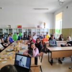 Uczniowie szkół podstawowych na panelach edukacyjnych 23