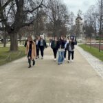 Uczniowie w parku w Wilanowie3