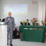 Uczniowie w czasie uroczystość pożegnania absolwentów 7