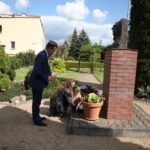 Uczniowie w czasie uroczystość pożegnania absolwentów 37
