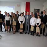 Uczniowie w czasie uroczystość pożegnania absolwentów 29