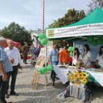 Goście i odwiedzający stoisko ZSCKR2