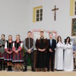 Uczniowie biorący udział w przedstawieniu