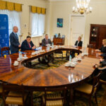 Pan Dyrektor zabiera głos podczas spotkania