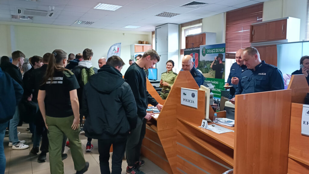Uczniowie w Urzędzie Pracy