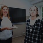 Pani Wicedyrektor z uczennicą i kremówką