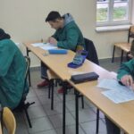 Uczniowie mechanizacji podczas pisania 3