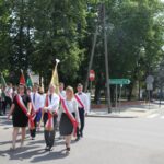 Uroczyste przejście do kościoła 2