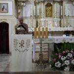 Na ołtarzu podczas Mszy Św. 2