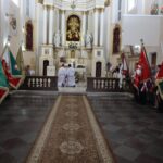 Na ołtarzu podczas Mszy Św. 6