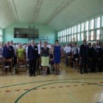 Dyrekcja, społeczność szkoły i zaproszeni goście podczas uroczystości