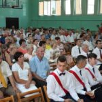 Dyrekcja, społeczność szkoły i zaproszeni goście podczas uroczystości 3