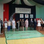 Nagrodzeni uczniowie z Dyrekcją 2