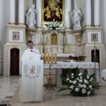 Na ołtarzu podczas Mszy Św. 6