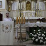 Na ołtarzu podczas Mszy Św. 7