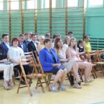 Dyrekcja, społeczność szkoły i zaproszeni goście podczas uroczystości 5