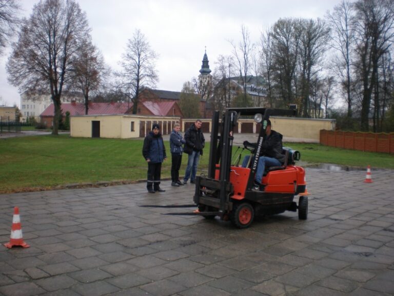 Uczniowie podczas zajęć2