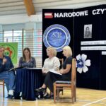 Dyrekcja szkół i zaproszeni goście podczas Narodowego Czytania