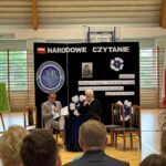 Dyrekcja szkół i zaproszeni goście podczas Narodowego Czytania 4