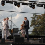 Wręczenie dożynkowego chleba
