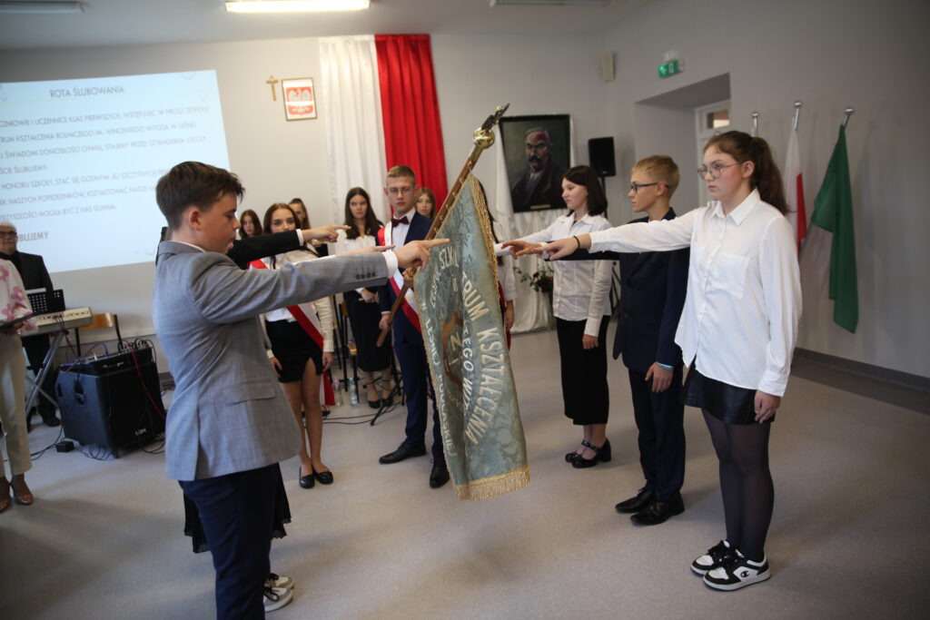 Ślubowanie uczniów I klas