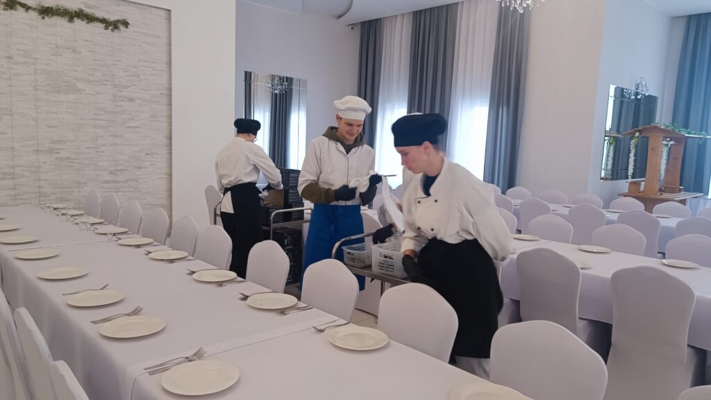 Uczniowie podczas zajęć 5