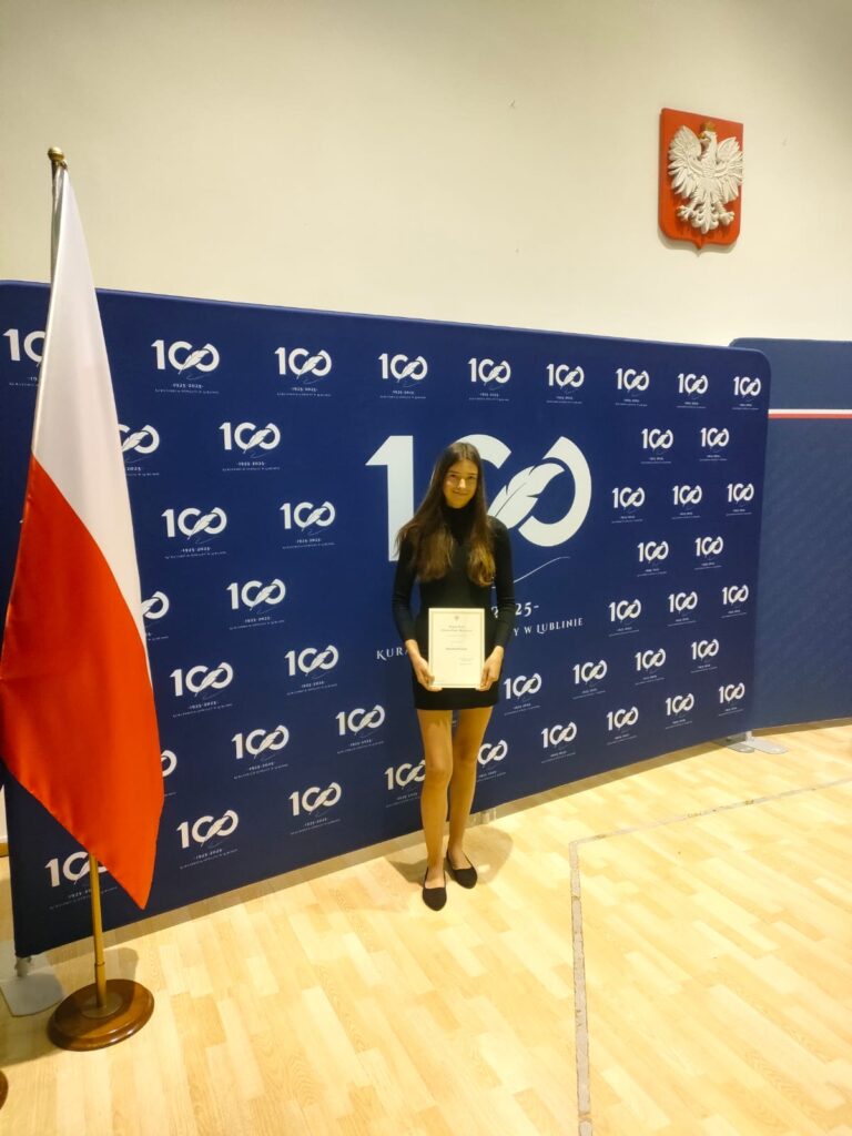 Zuzanna Wysocka z otrzymanym Stypendium