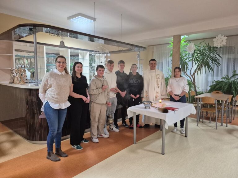 Wizyta duszpasterska na stołówce