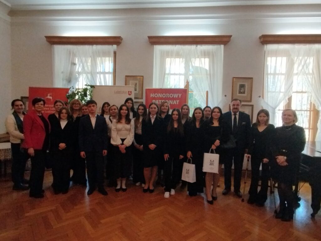 Zdjęcie pamiątkowe wszystkich uczestników