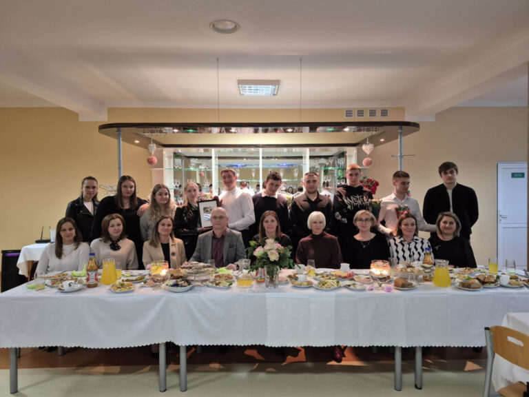 Zdjęcie z zaproszonymi gośćmi