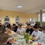 Uczniowie podczas pożegnania 6