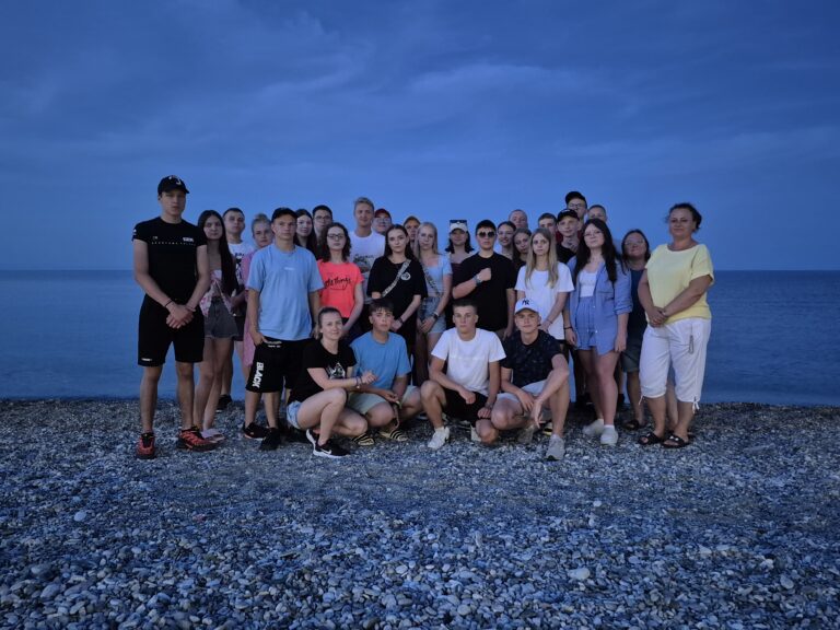 Uczniowie podczas zwiedzania w czasie wolnym 3