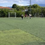 Uczniowie podczas gry w piłkę 2