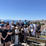 Uczniowie podczas zwiedzania w czasie wolnym 2