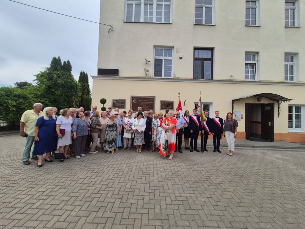 Pamiątkowe zdjęcie z Pocztami Sztandarowymi