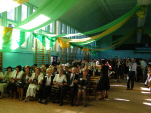 Społeczność szkoły, Absolwenci i zaproszeni goście podczas uroczystości