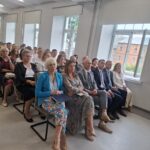 Dyrekcja i społeczność szkolna podczas Apelu