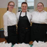 Uczennice z nauczycielką