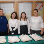 Uczennice z nauczycielkami