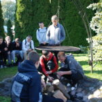 Uczniowie podczas ogniska integracyjnego 10