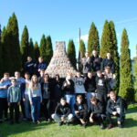 Uczniowie podczas ogniska integracyjnego 7