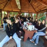 Uczniowie podczas ogniska integracyjnego 15