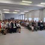 Społeczność szkolna podczas apelu 2