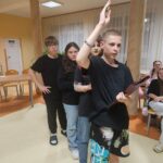 Uczniowie podczas otrzęsin 7