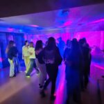 Uczniowie podczas dyskoteki