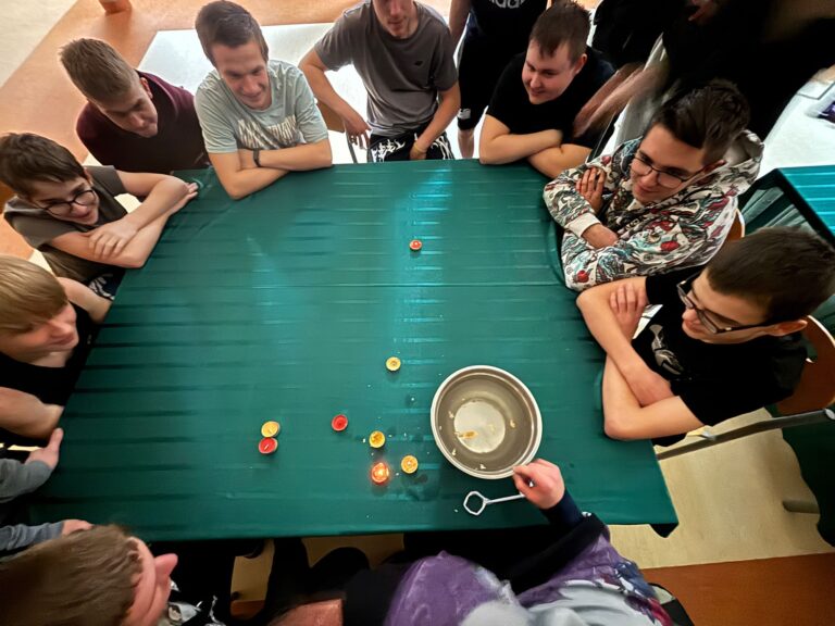 Uczniowie podczas Andrzejek 12