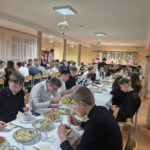 Uczniowie podczas Wigilii 2