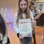 Uczennica z dyplomem